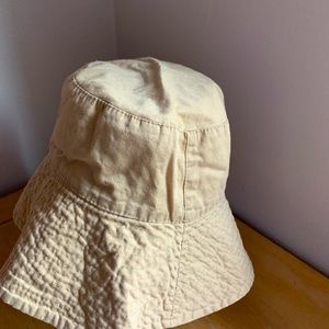 ✨ reversible white and cream bucket hat ✨